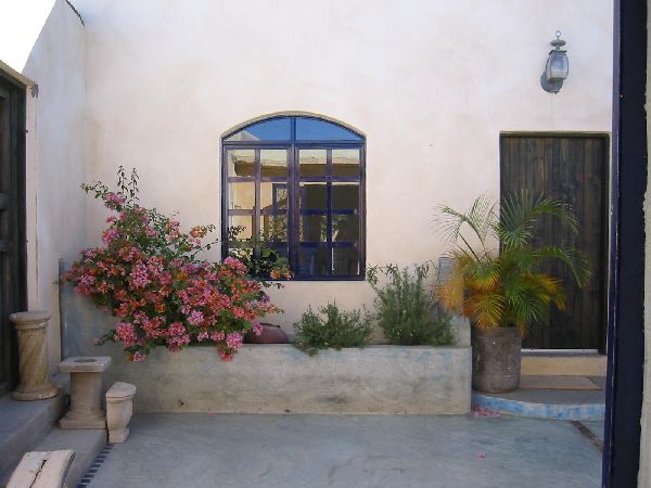 Mexican_courtyard.JPG